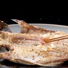 画像6: 秘伝のタレがやみつき！真あじ酒醤油開干（大）1枚 (6)